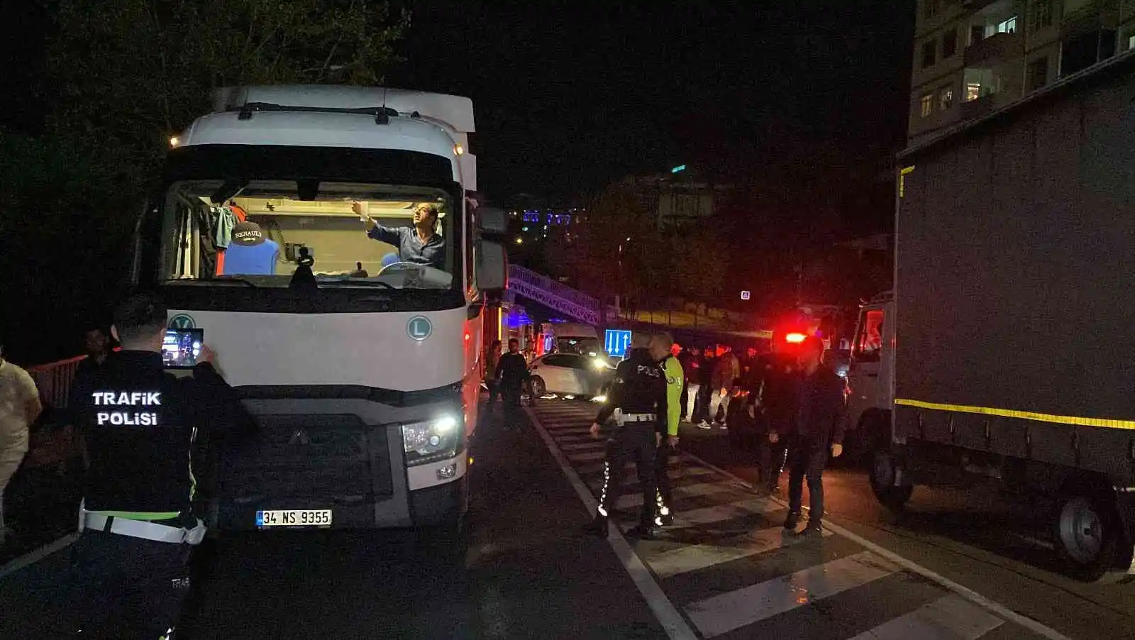 Alkollü sürücü hatalı sollama yaptı, ortalık savaş alanına döndü
