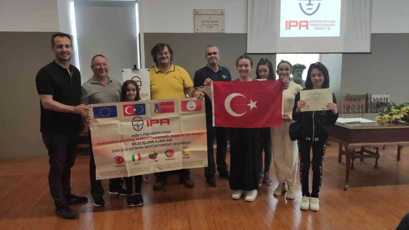Altınkent Ortaokulu Portekiz'den döndü