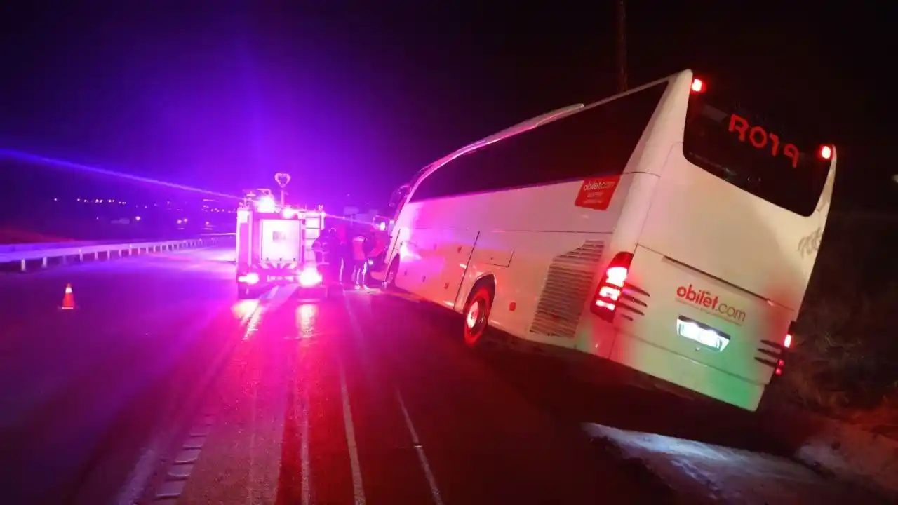 Amasya’da yolcu otobüsü ile kamyon çarpıştı: 2 ölü, 19 yaralı