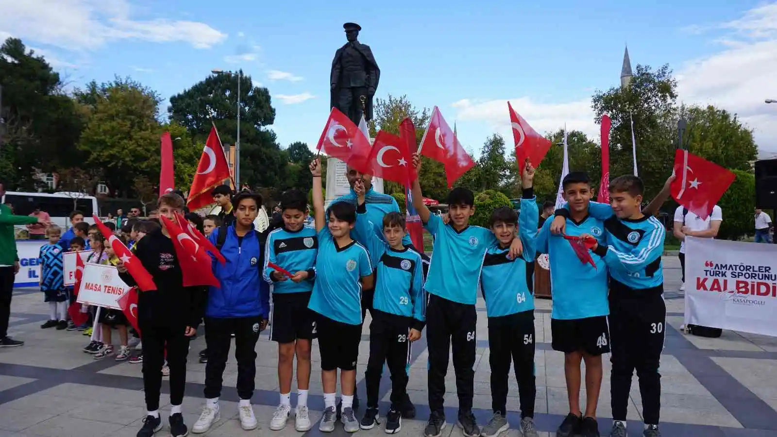 Amatör Spor Haftası kutlamaları renkli görüntülerle başladı
