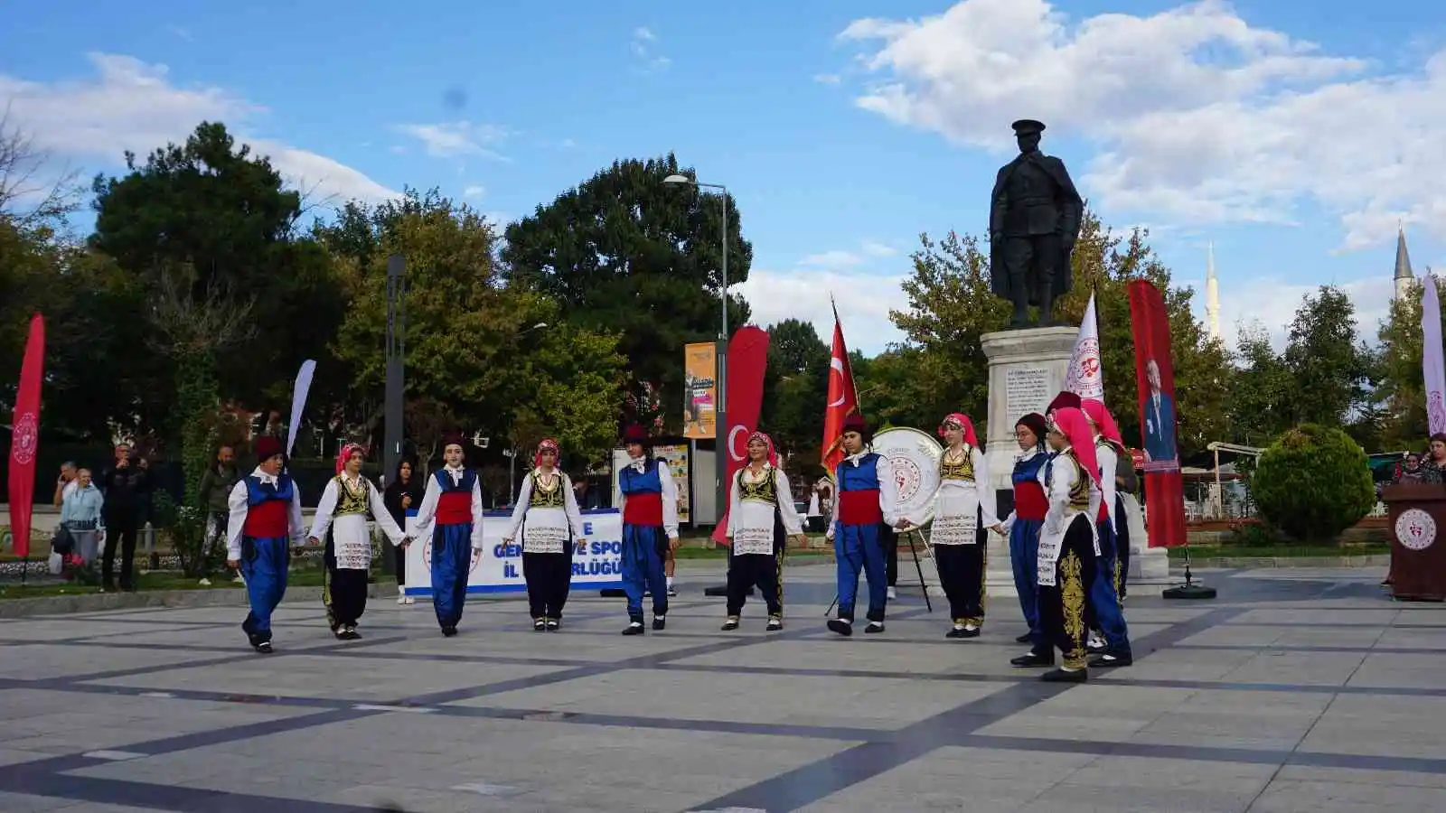 Amatör Spor Haftası kutlamaları renkli görüntülerle başladı
