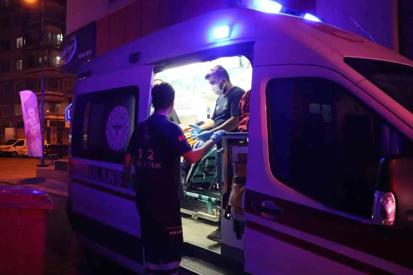 Amca oğullarının muhtarlık seçimine dayanan kavgasında kan aktı: 4 yaralı

