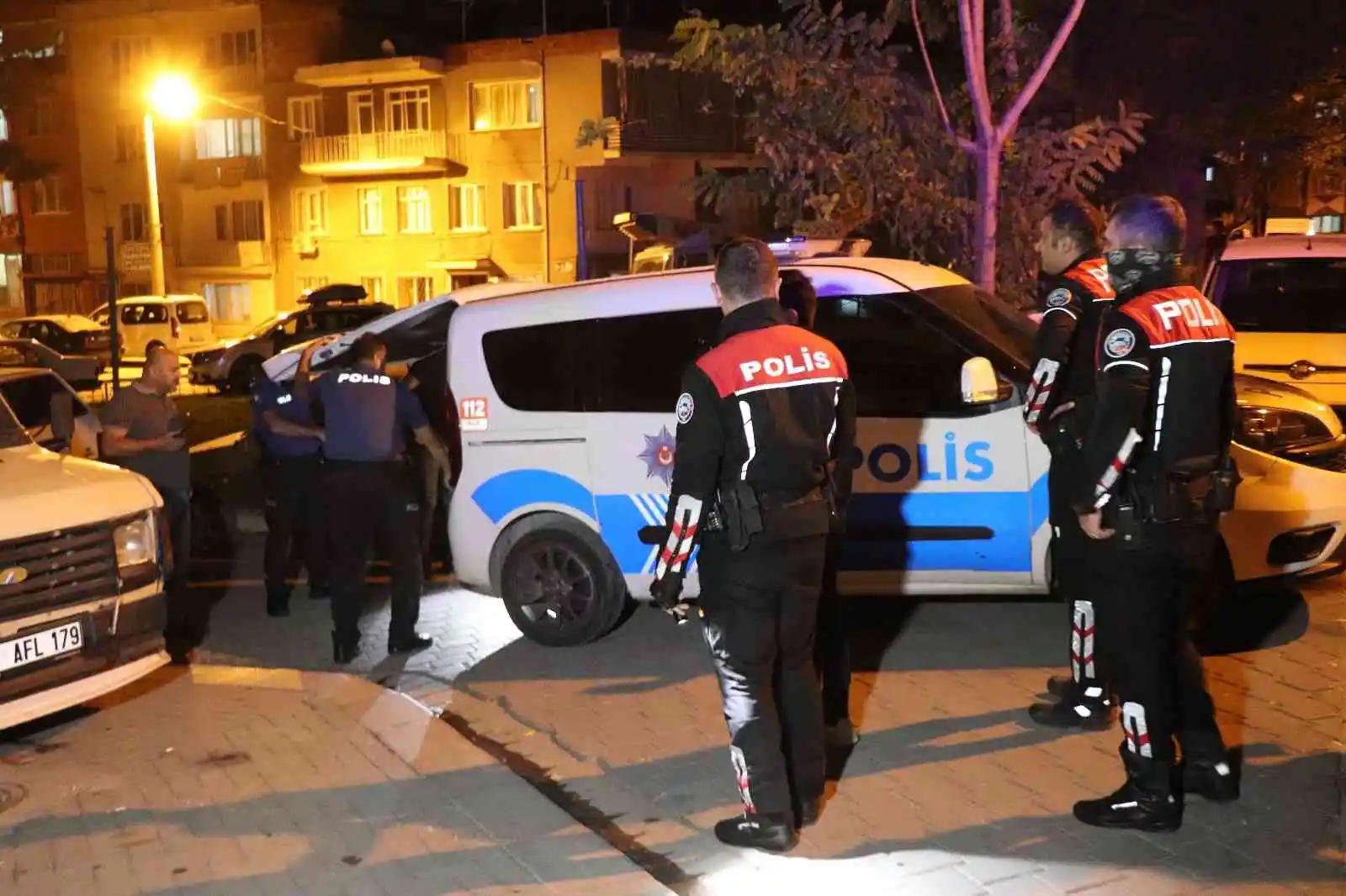 Amca oğullarının muhtarlık seçimine dayanan kavgasında kan aktı: 4 yaralı
