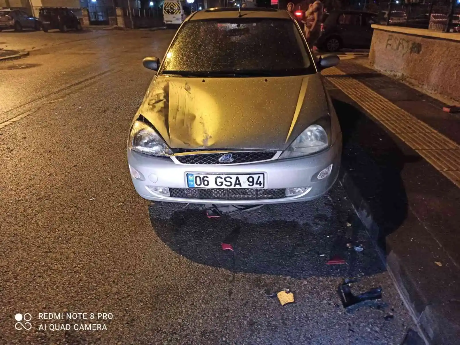 Ankara’da minibüs ile otomobilin çarpıştığı kazada 1 kişi yaralandı