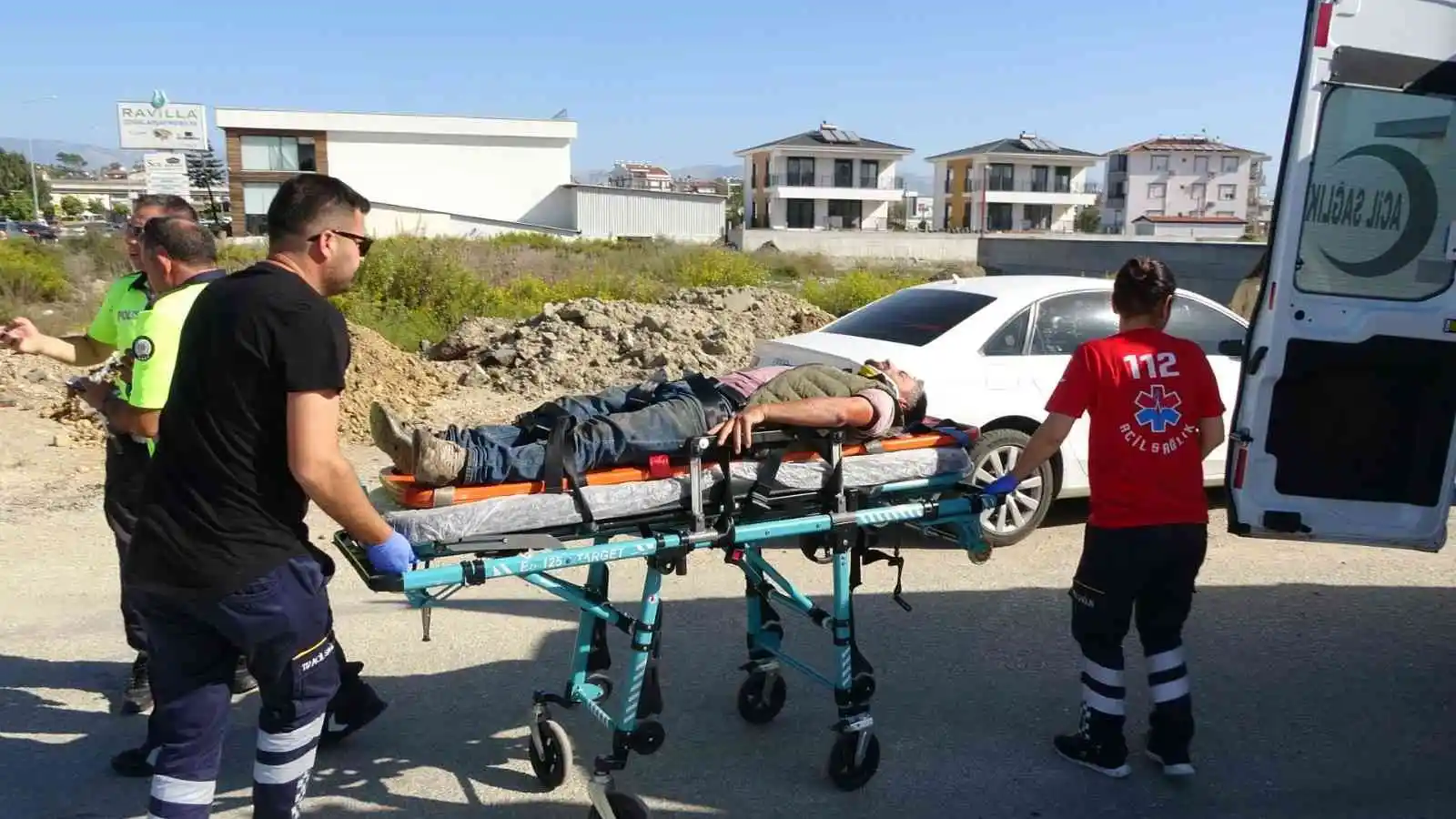 Antalya’da yaralanan ticari araç sürücüsüne ilk müdahaleyi vatandaş yaptı
