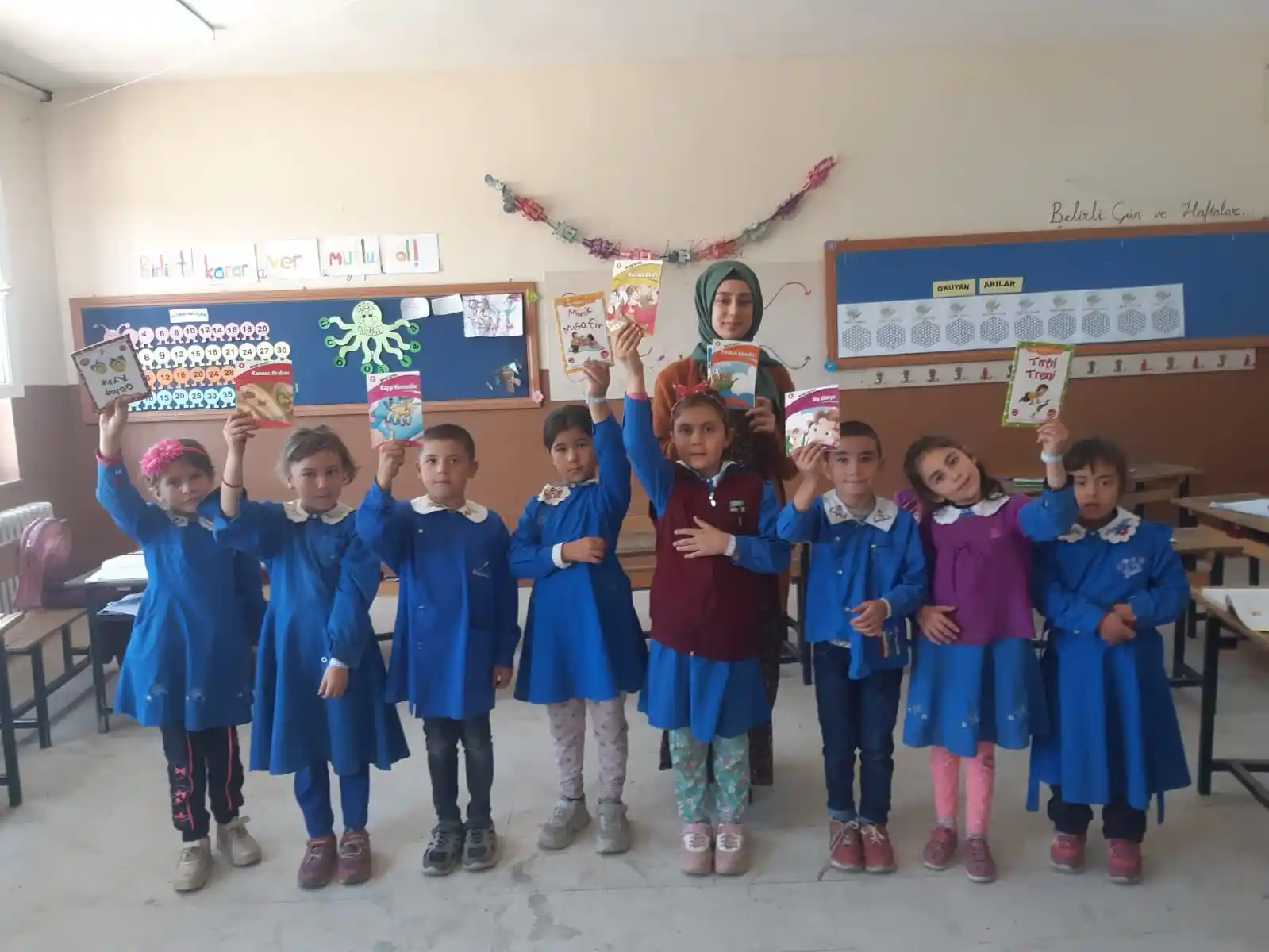 Antalya Konyaaltı’ndan kardeş okul Çarıkballı’ya kitap desteği
