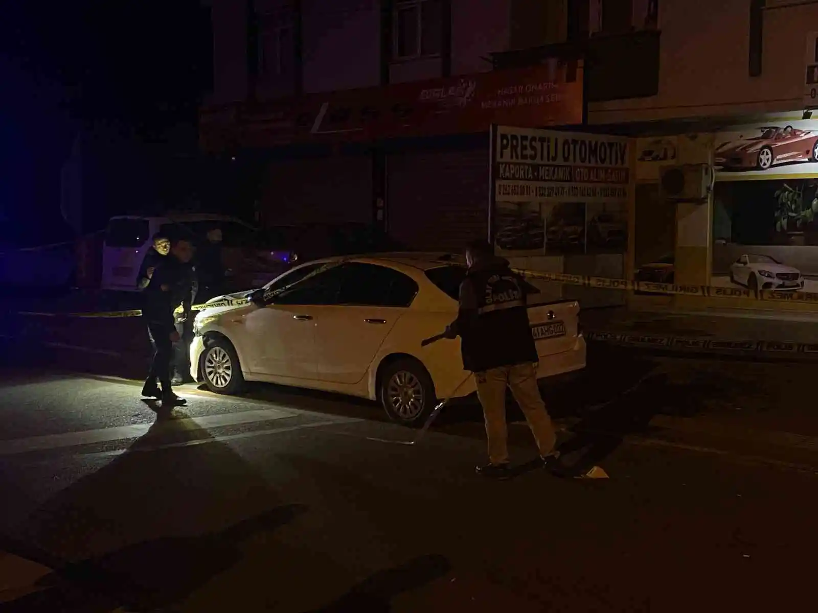Arkadaşının kaza yaptığı yere gitti, husumetlileri tarafından kurşunlandı