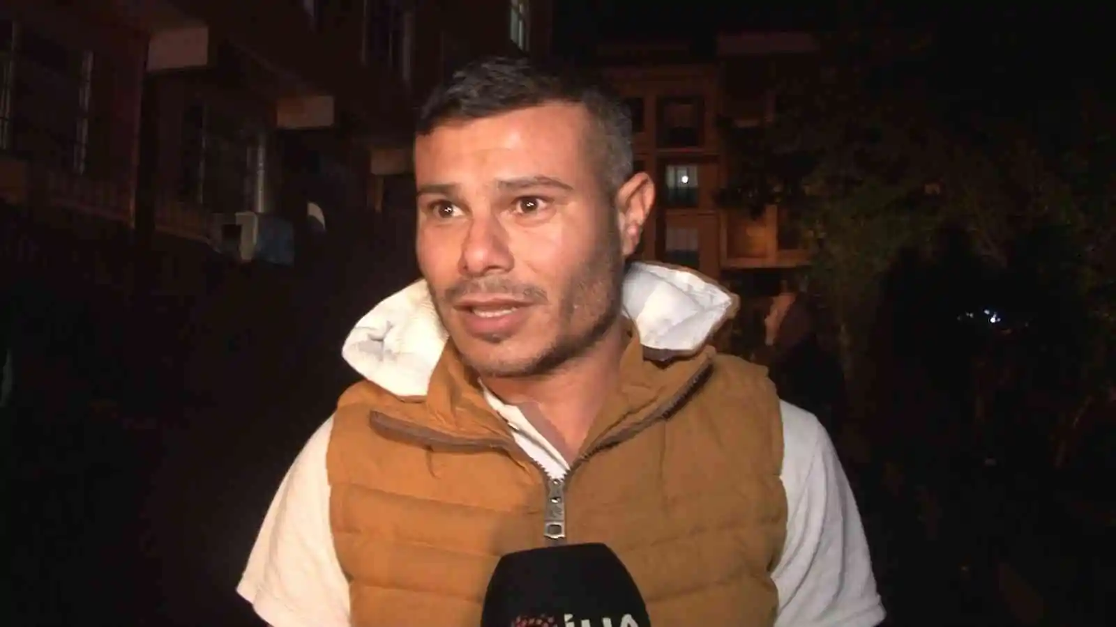 Arnavutköy'de bir gecekonduda korkutan yangın: Alevler geceyi aydınlattı