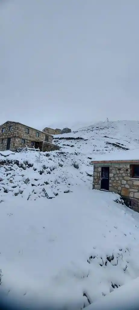 Artvin’de kar yağışı sonrası yüksek kesimler beyaza büründü