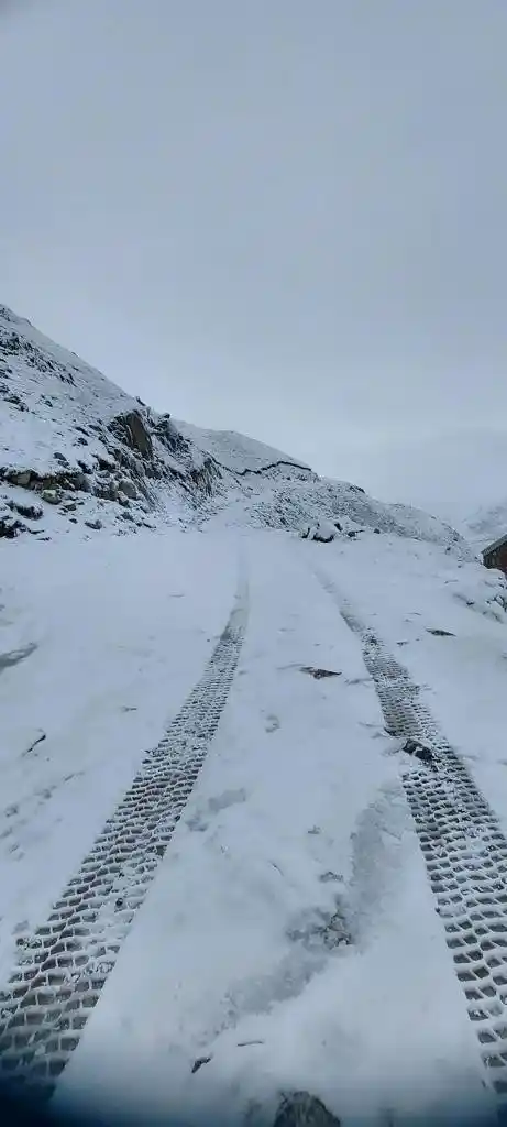 Artvin’de kar yağışı sonrası yüksek kesimler beyaza büründü