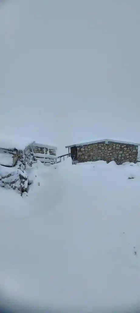 Artvin’de kar yağışı sonrası yüksek kesimler beyaza büründü