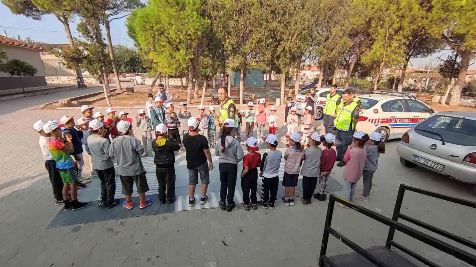 Aydın'da 117 öğrenci "trafik dedektifi" oldu