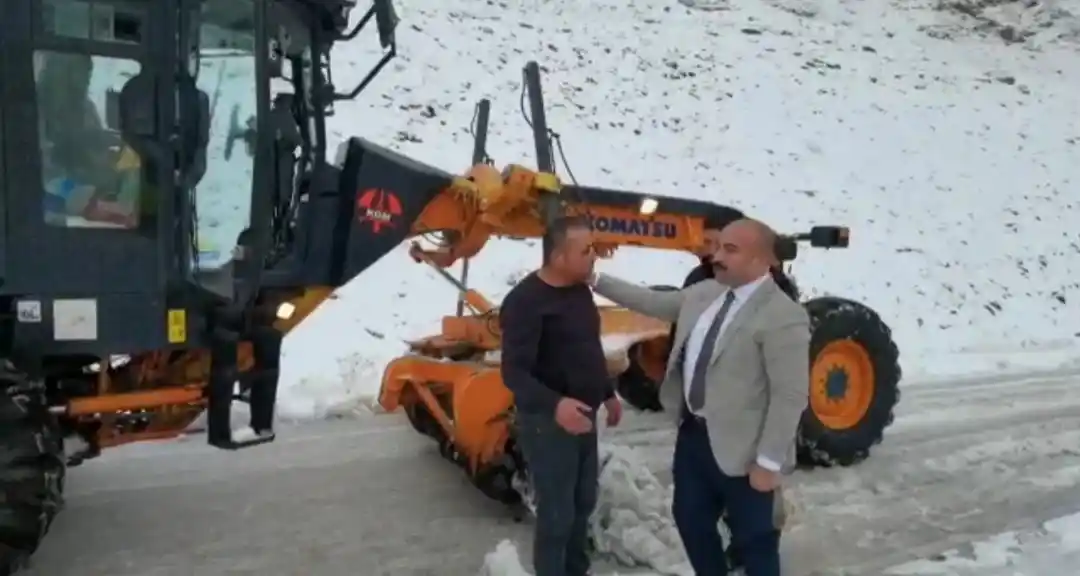 Bahçesaray Kaymakamı Alimoğlu 3 bin rakımlı Karabet Geçidi’nde