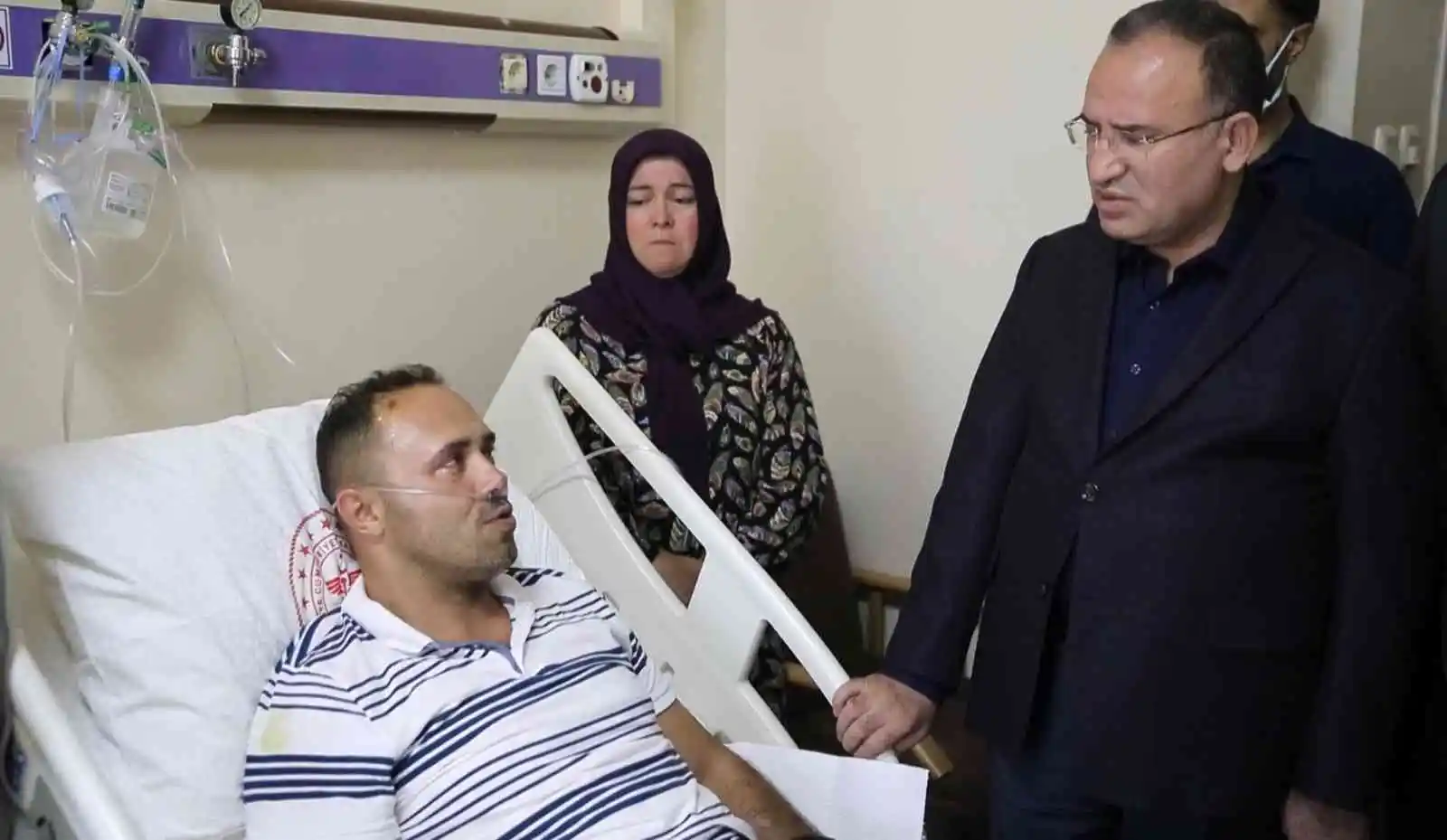 Bakan Bozdağ yaralı madencileri ziyaret etti