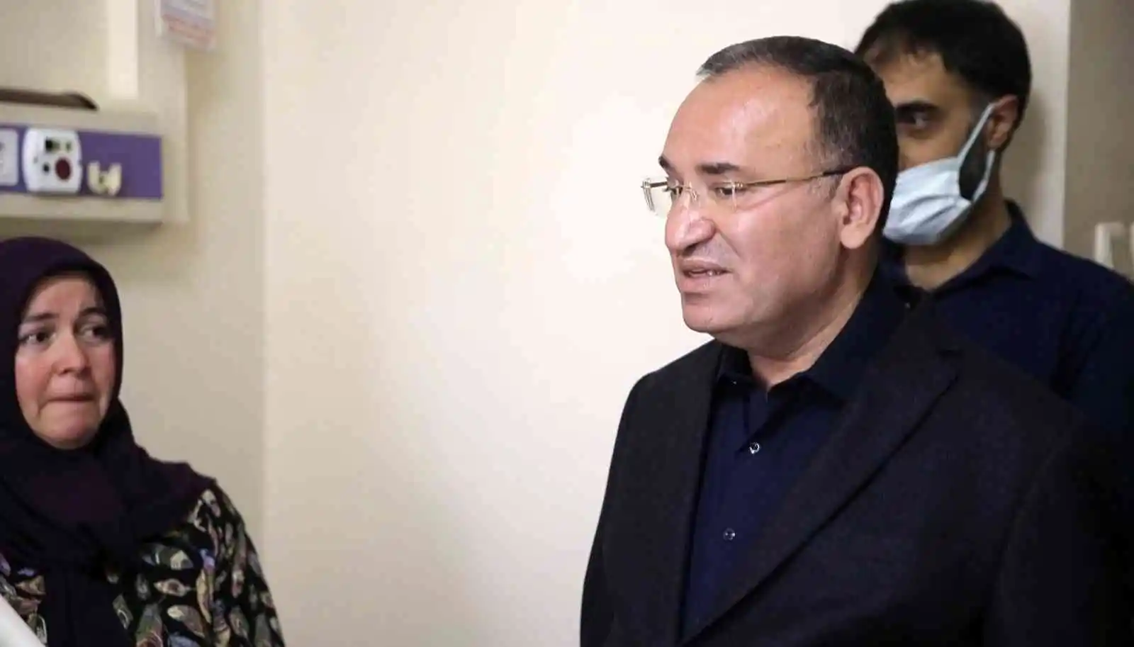 Bakan Bozdağ yaralı madencileri ziyaret etti