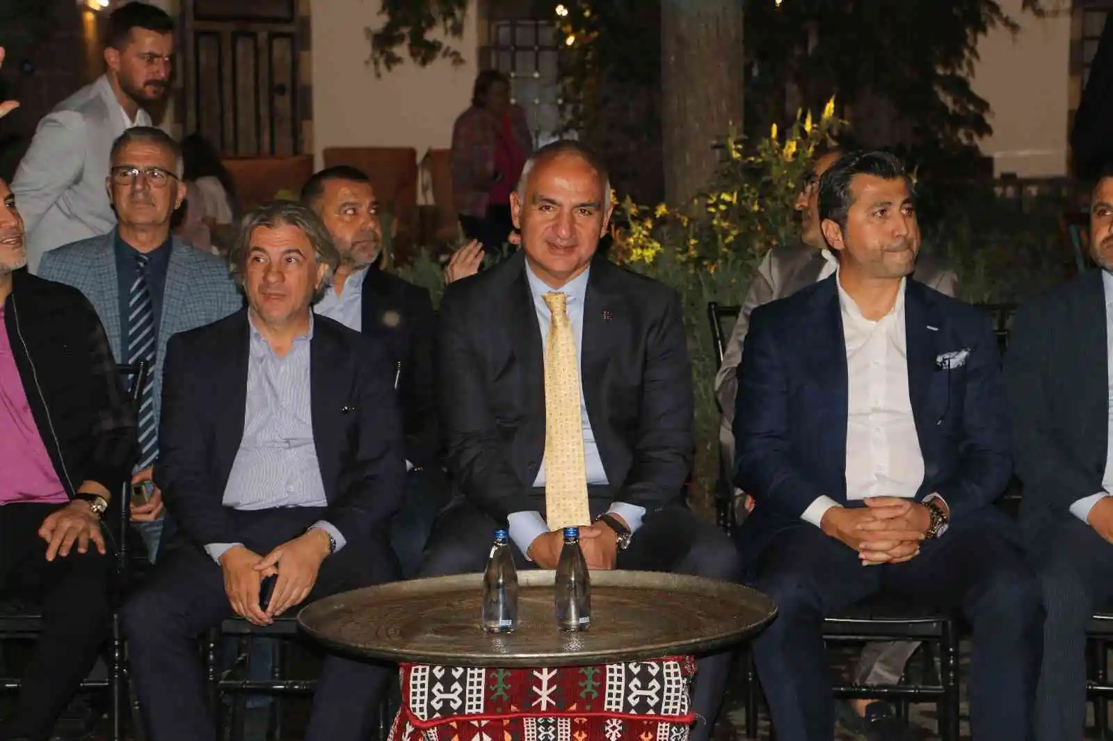 Bakan Ersoy, Diyarbakır‘da devam eden festival etkinliklerini gezdi