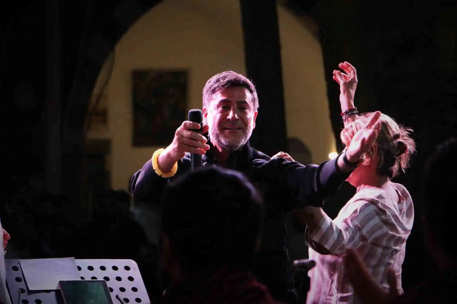 Bakan Ersoy, Diyarbakır‘da devam eden festival etkinliklerini gezdi