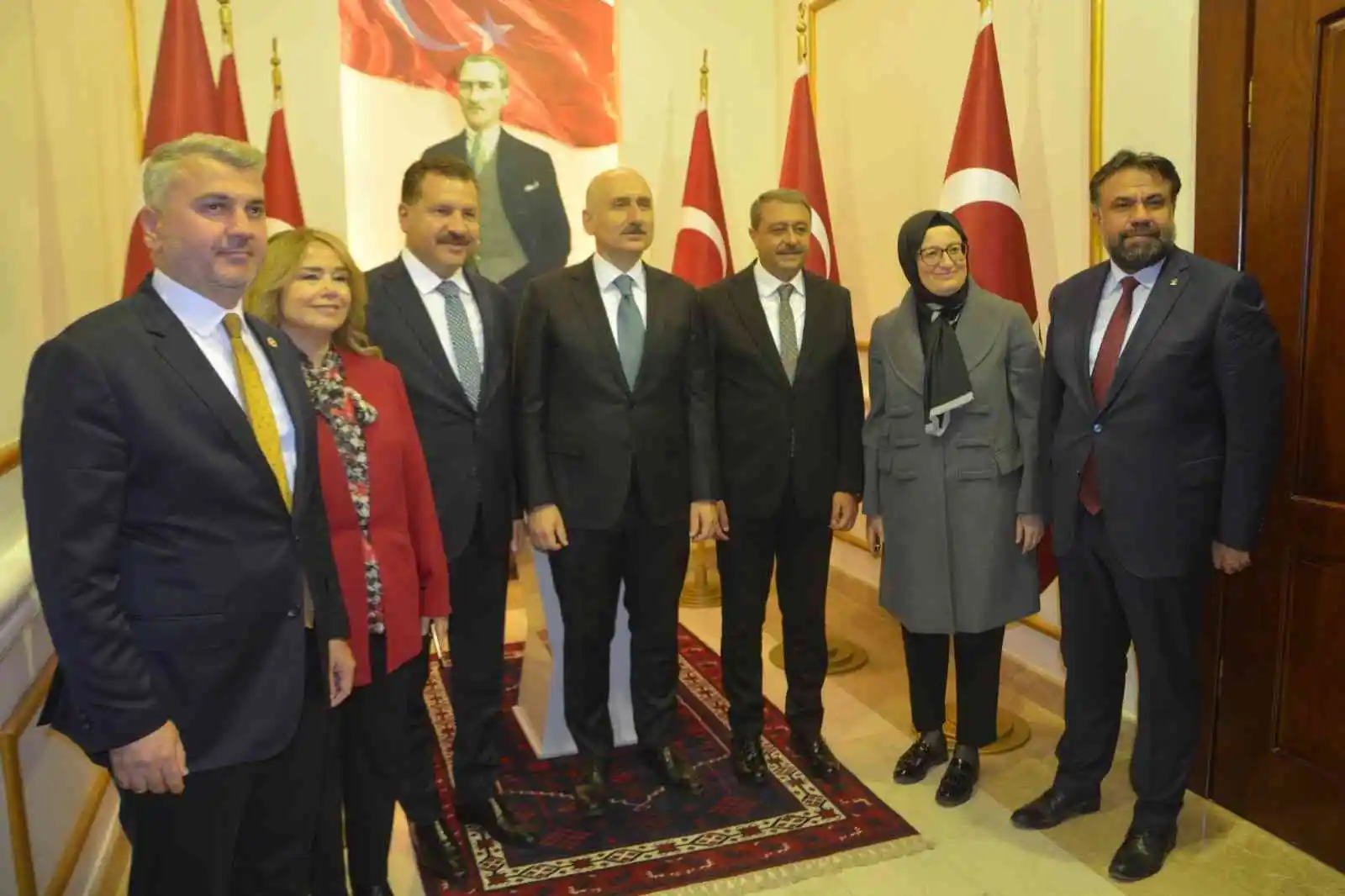 Bakan Karaismailoğlu, Balıkesir’de büyükşehir belediyesi ve valiliği ziyaret etti