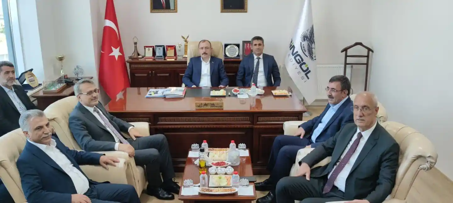 Bakan Muş: “Yönetime talip olunan basit bir apartman kooperatifi değil, Türkiye Cumhuriyeti Devleti”