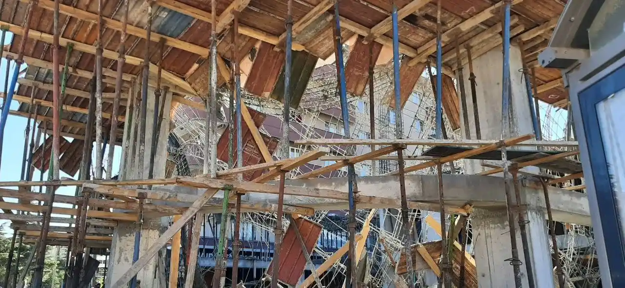 Balıkesir’de inşaat çöktü: 5 yaralı
