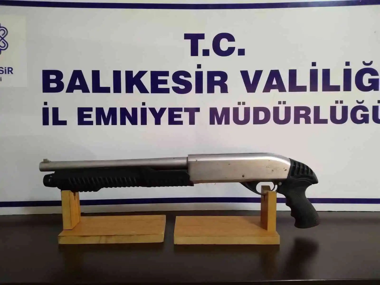 Balıkesir’de jandarma ve polisten asayiş operasyonu
