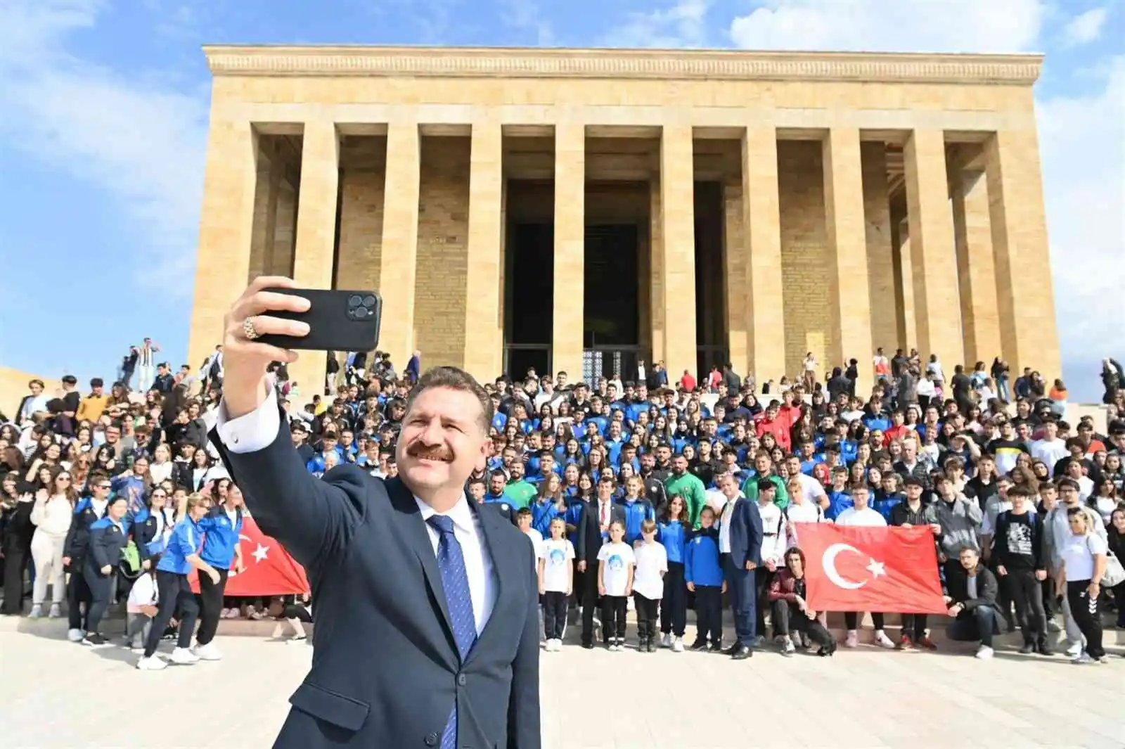 Balıkesirli gençler Ata'nın huzurunda
