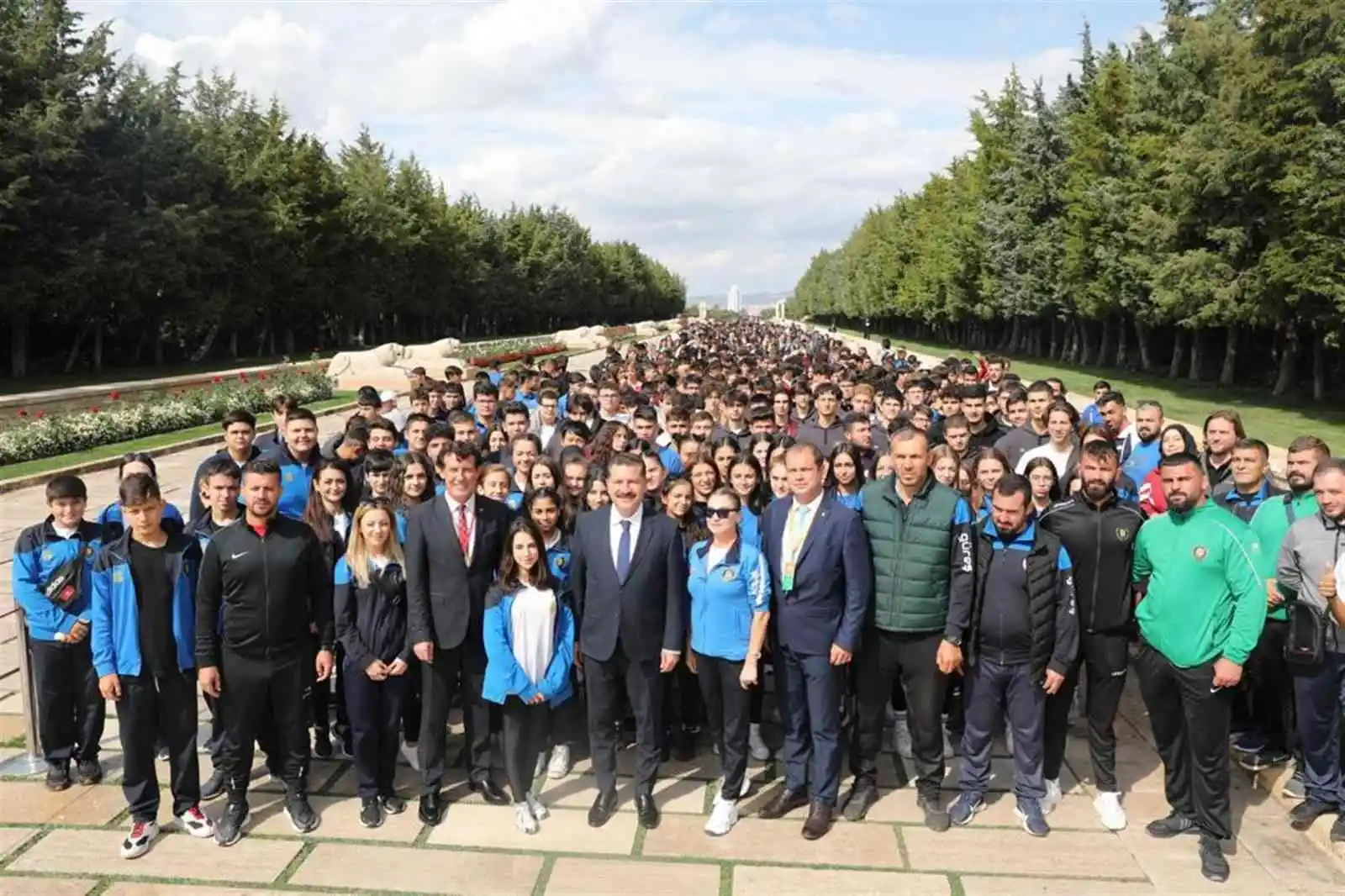 Balıkesirli gençler Ata’nın huzurunda

