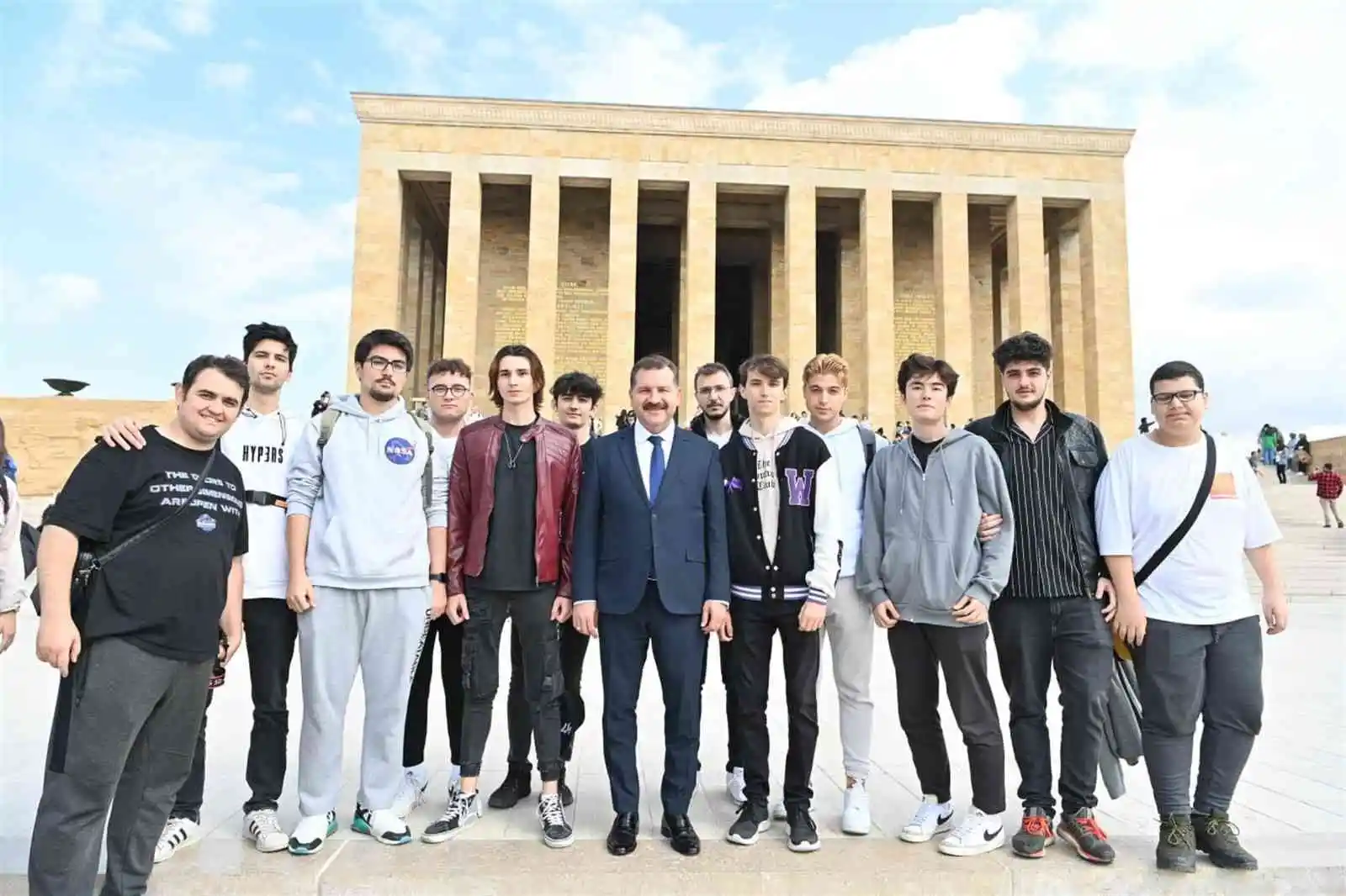 Balıkesirli gençler Ata’nın huzurunda
