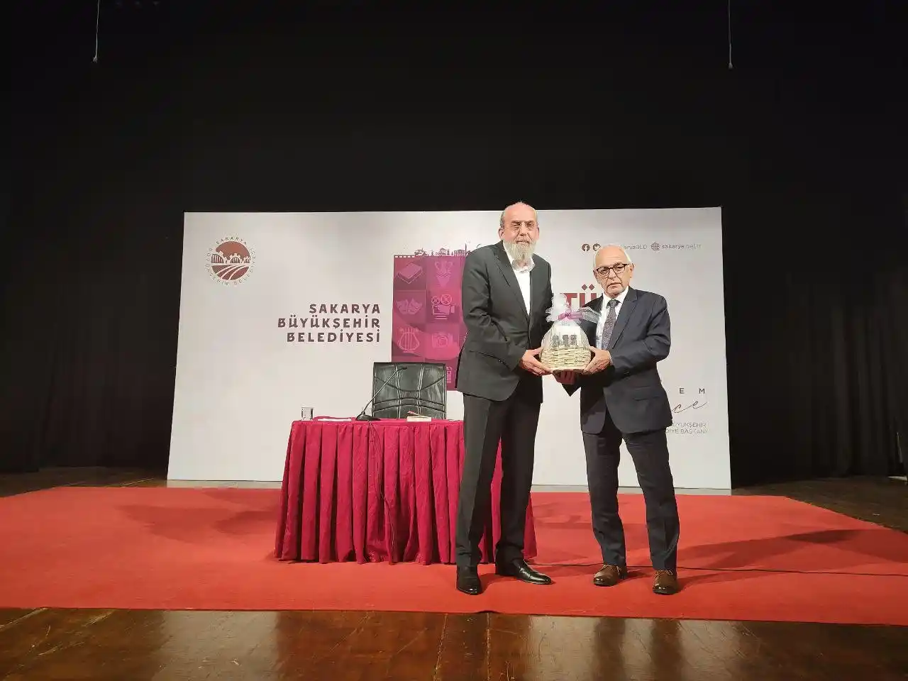 ’Balkanlardan Göç’ hikayesi AKM’de konuşuldu