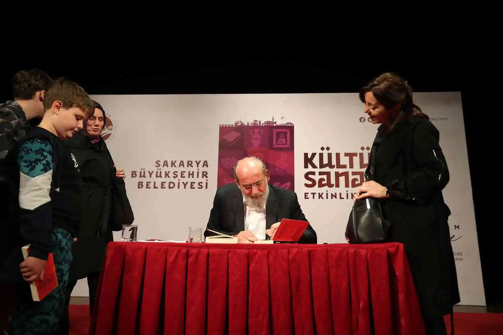 ’Balkanlardan Göç’ hikayesi AKM’de konuşuldu