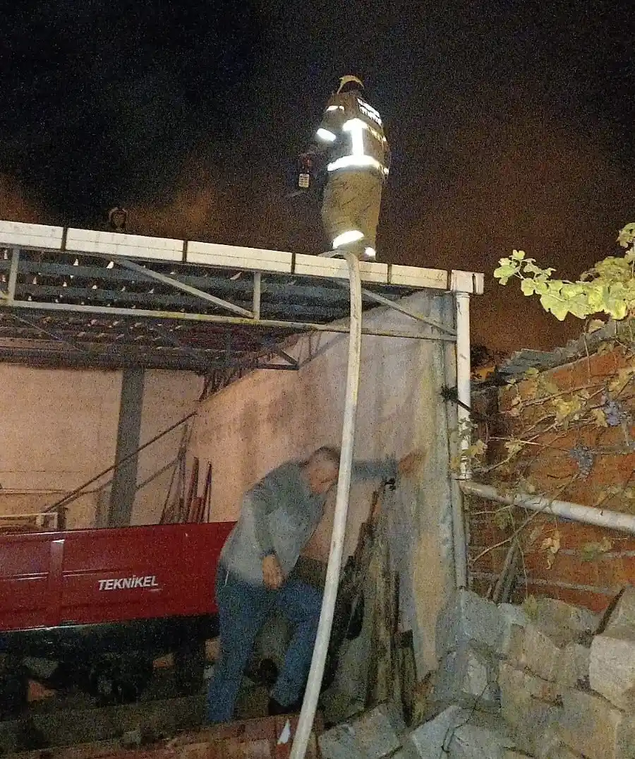 Bandırma’da ahşap binada yangın