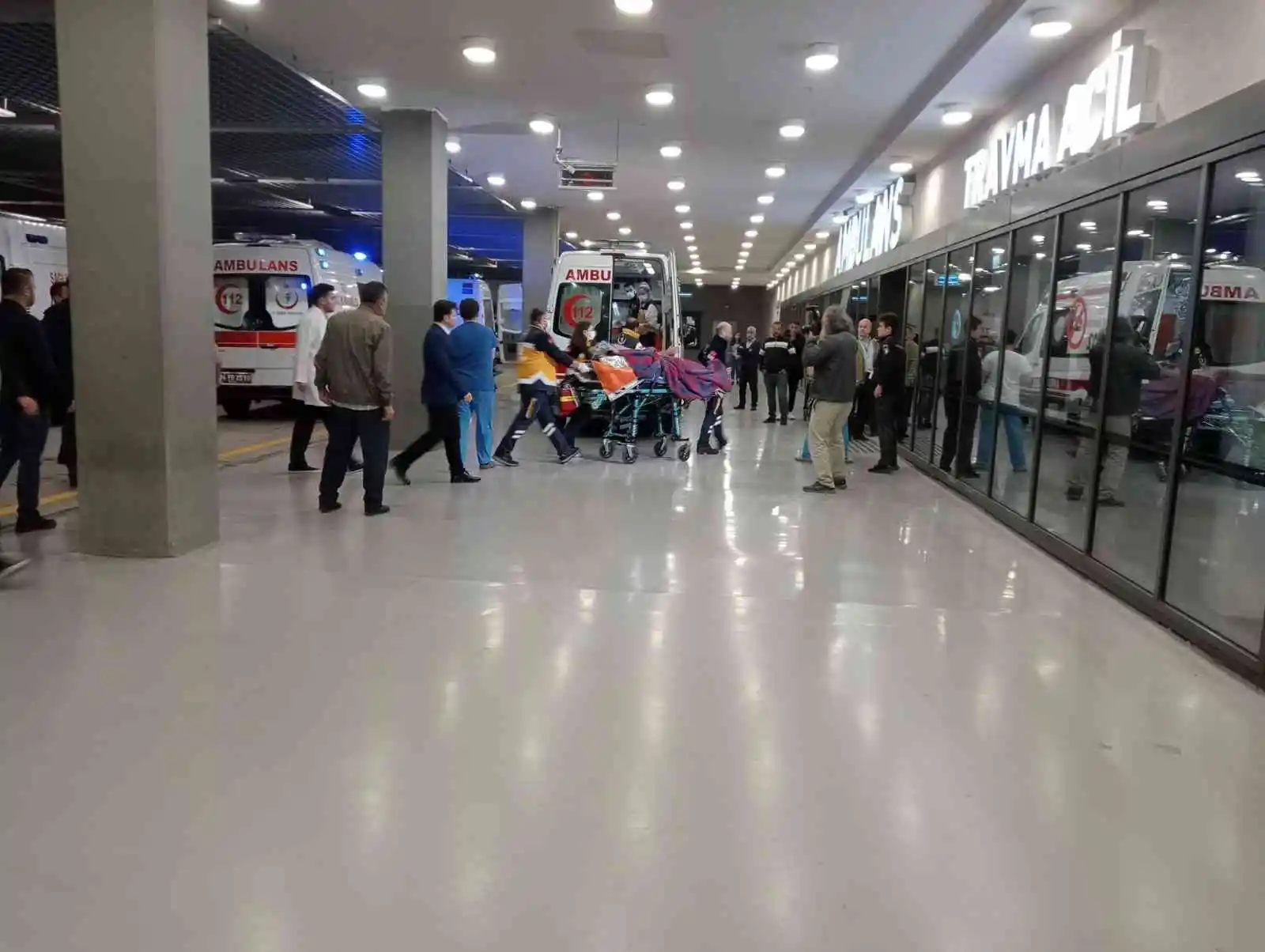 Bartın’da meydana gelen patlamada yaralanan 6 kişi 2 ambulans uçakla Başakşehir Çam ve Sakura Şehir Hastanesi’ne getirildi