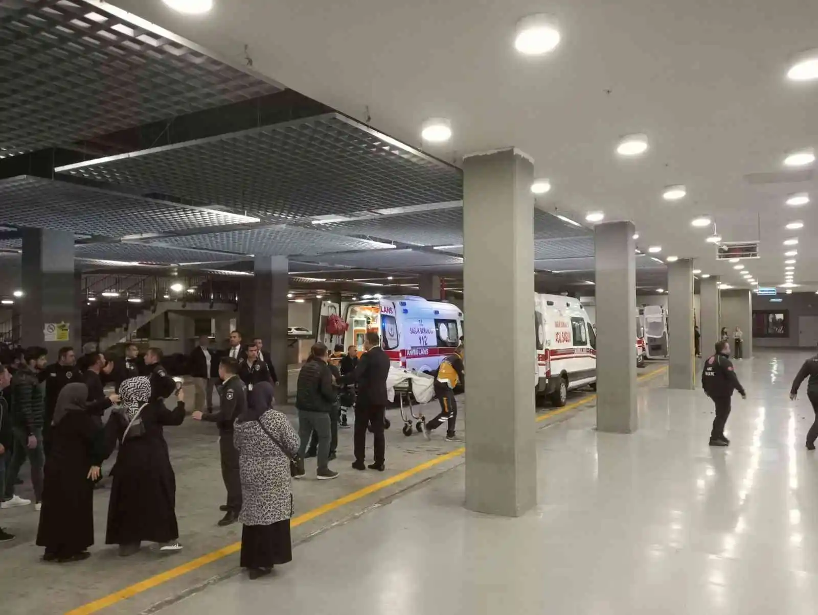 Bartın’da meydana gelen patlamada yaralanan 6 kişi 2 ambulans uçakla Başakşehir Çam ve Sakura Şehir Hastanesi’ne getirildi