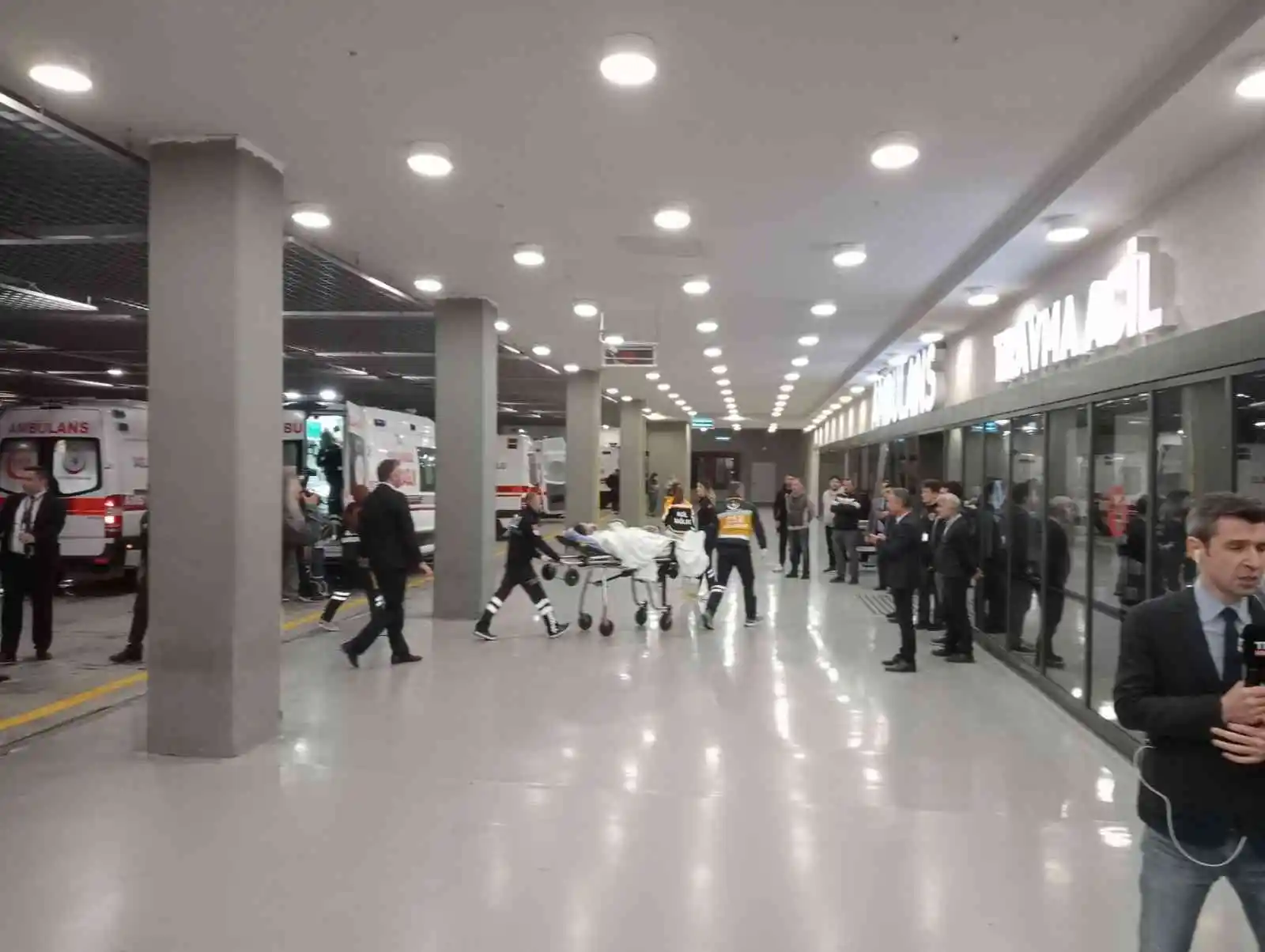 Bartın’da meydana gelen patlamada yaralanan 6 kişi 2 ambulans uçakla Başakşehir Çam ve Sakura Şehir Hastanesi’ne getirildi