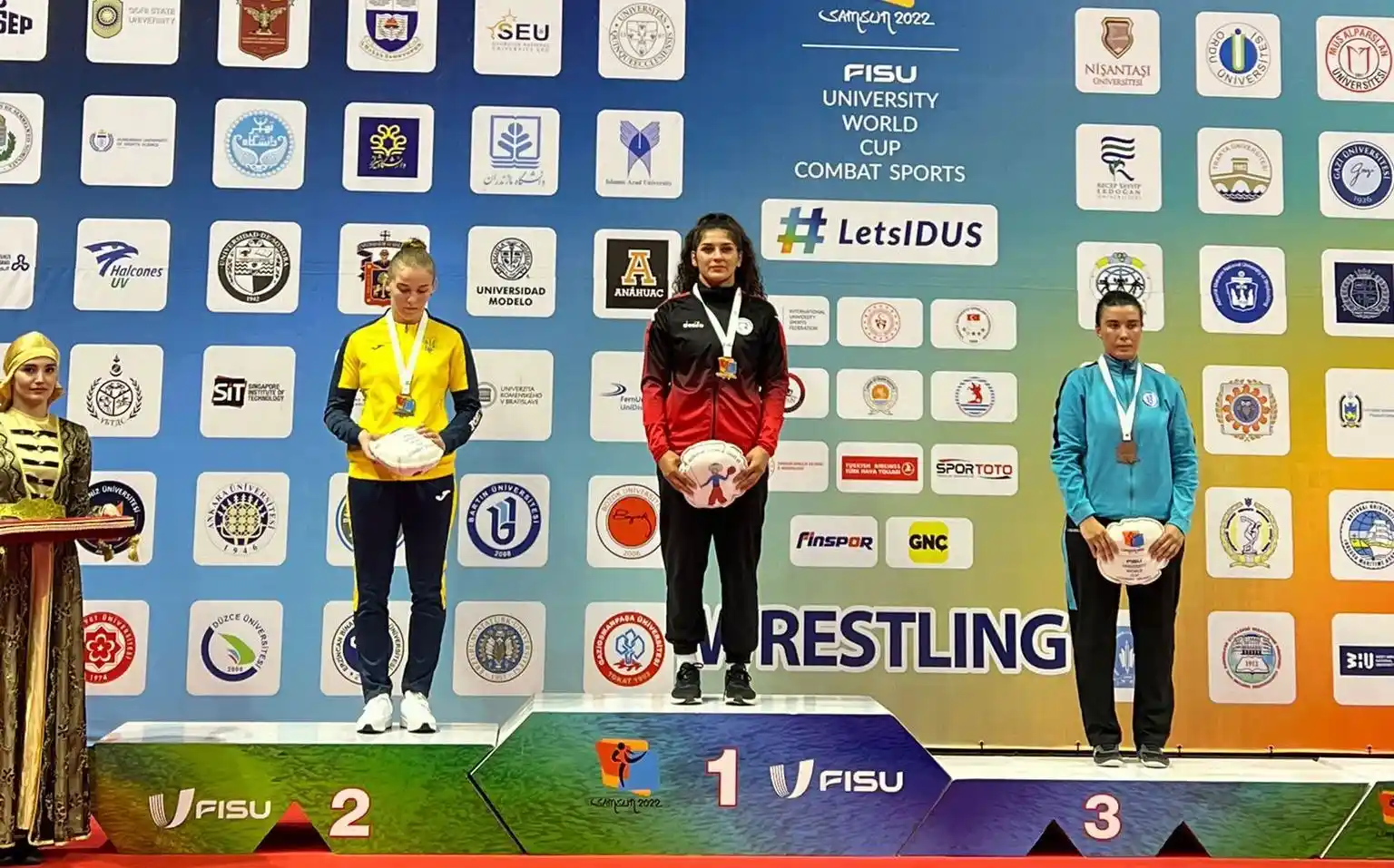 BARÜ öğrencisi Merve Pul, Dünya Üniversiteler Dövüş Sporları Kupası'nda bronz madalya aldı
