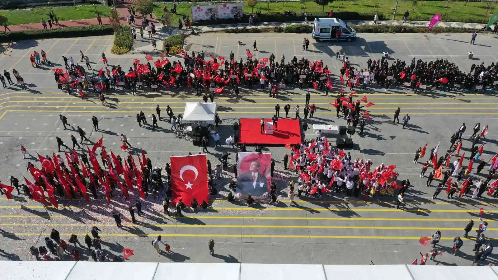 Başakşehir’de Cumhuriyet coşkusu sokaklara taştı
