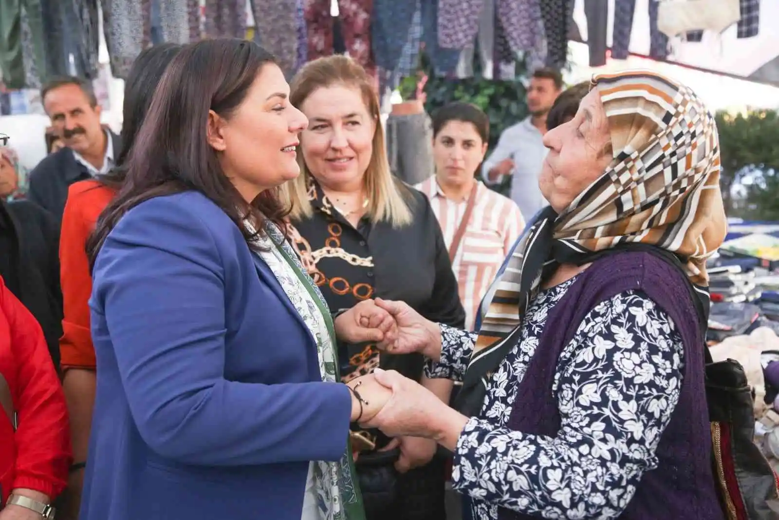 Başkan Çerçioğlu Çine pazarında vatandaşlarla buşuştu
