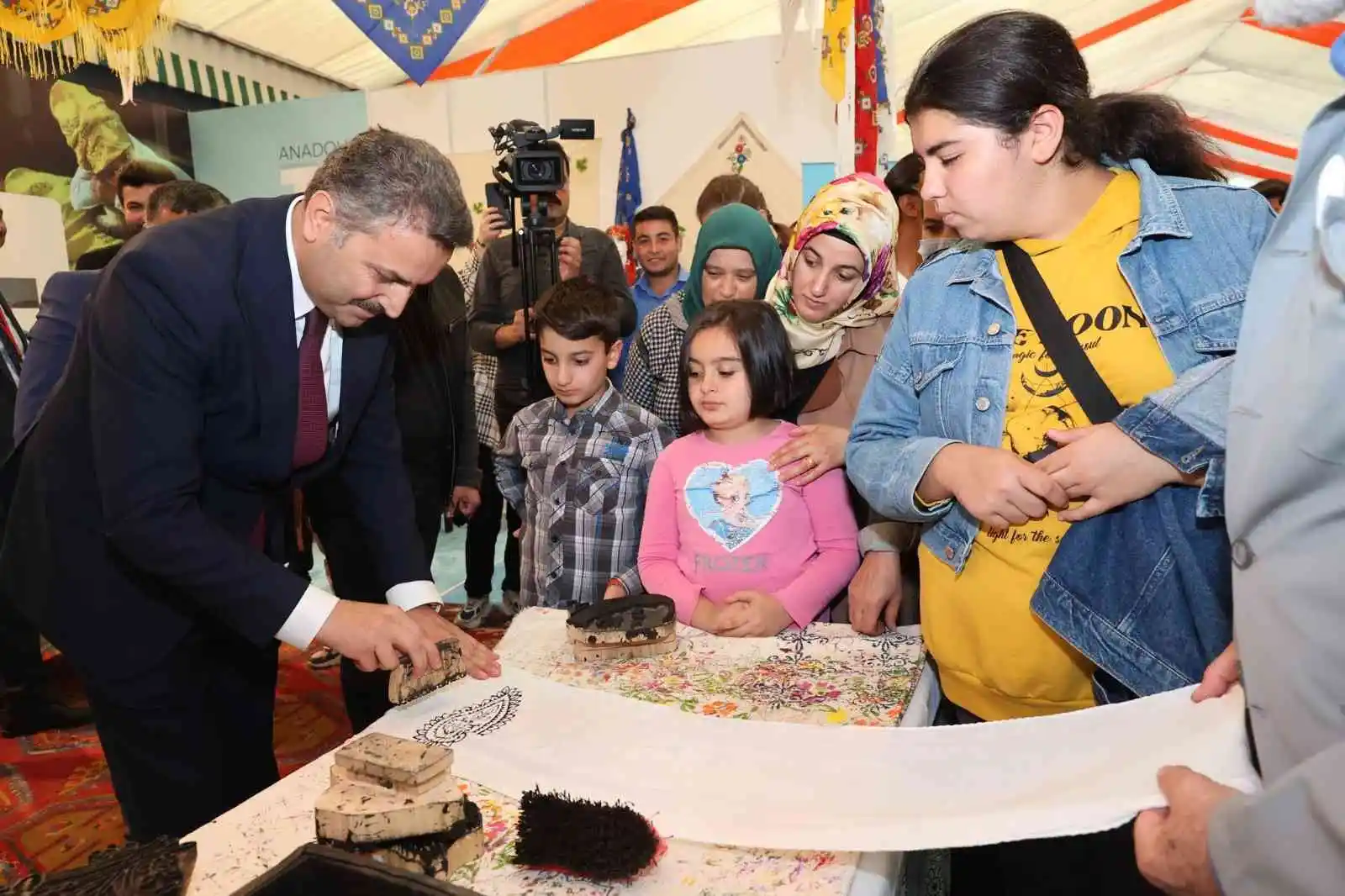 Başkan Eroğlu, Ankara'da gençlerle bir araya geldi
