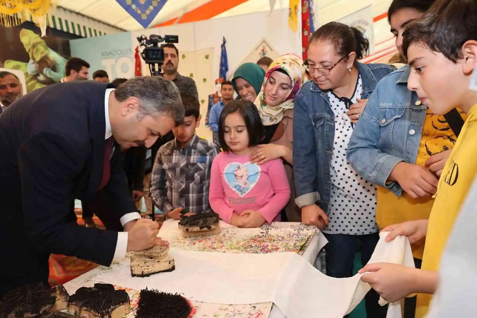 Başkan Eroğlu, Ankara’da gençlerle bir araya geldi
