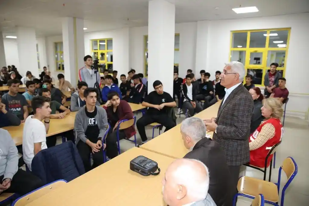 Başkan Güder, öğrencilere tecrübelerini aktardı