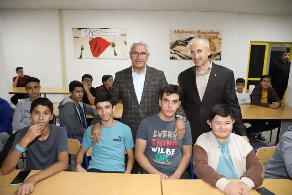 Başkan Güder, öğrencilere tecrübelerini aktardı