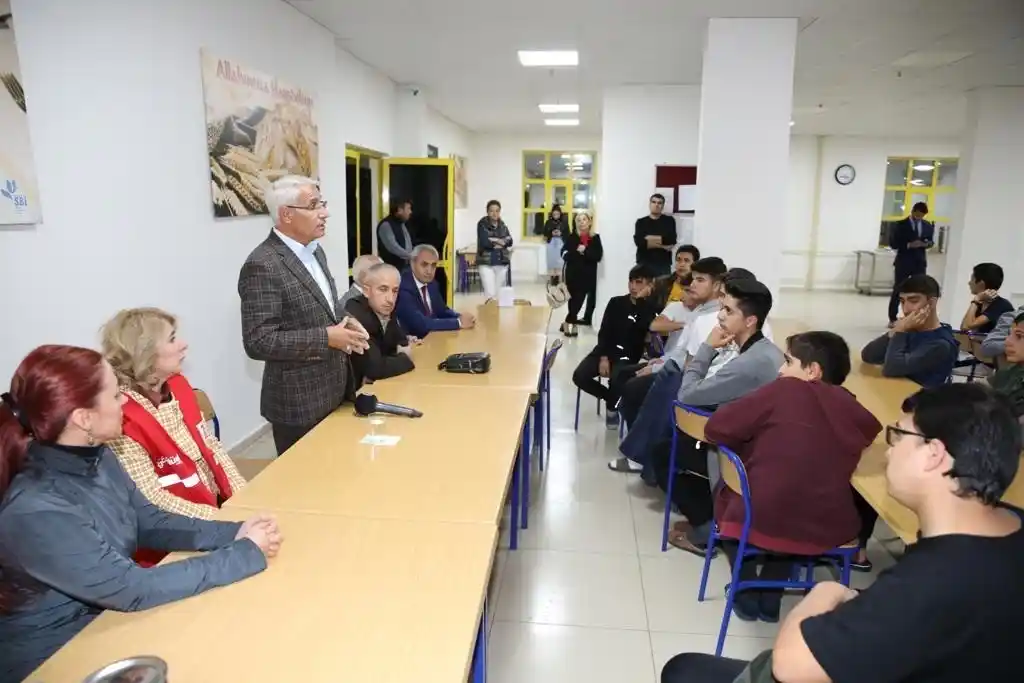 Başkan Güder, öğrencilere tecrübelerini aktardı