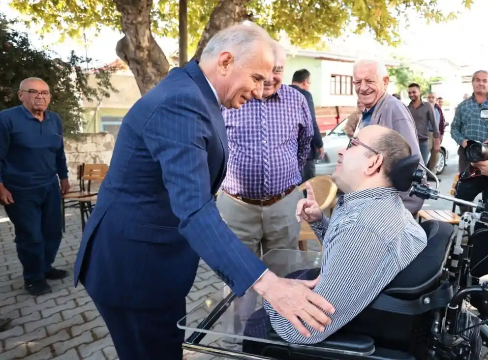 Başkan Osman Zolan Babadağlılarla kucaklaştı