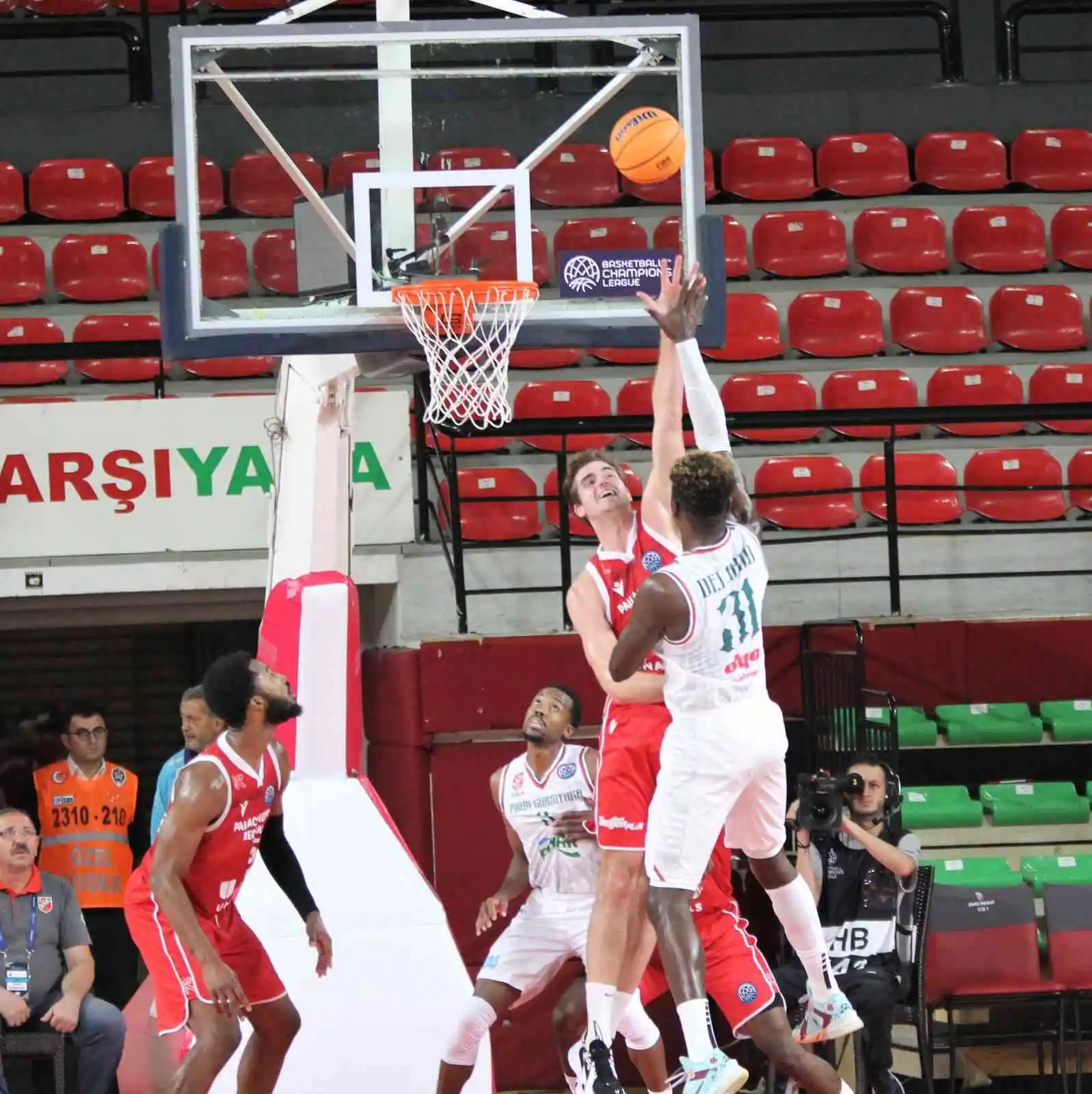 Basketbol Şampiyonlar Ligi: Pınar Karşıyaka: 83 - Reggio Emilia: 76