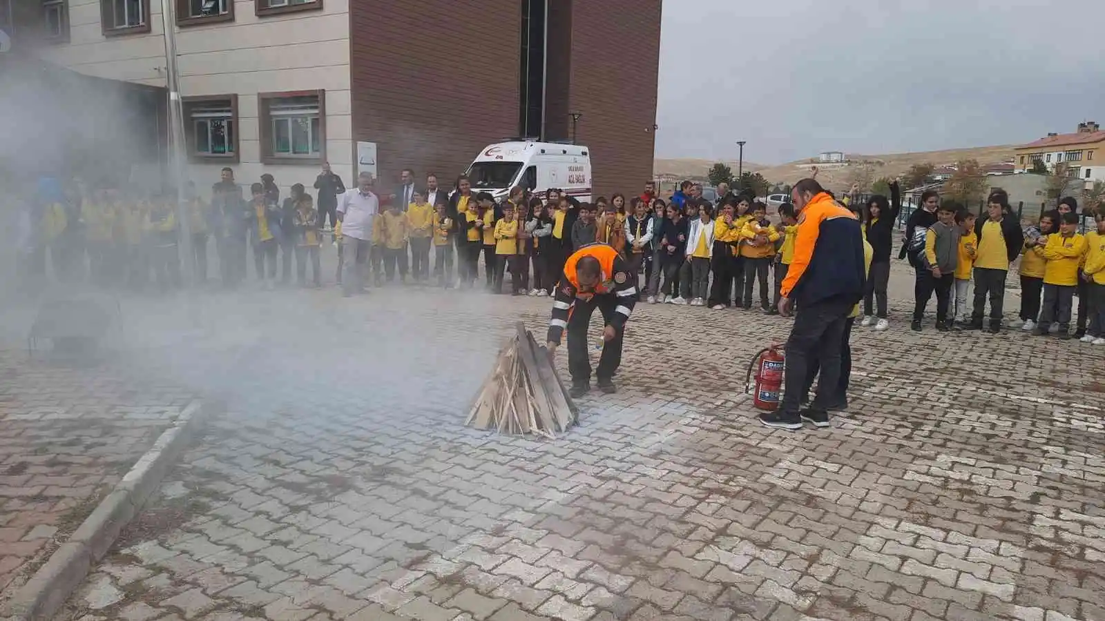 Bayburt’ta okullarımızda eş zamanlı tatbikatlar gerçekleştirildi