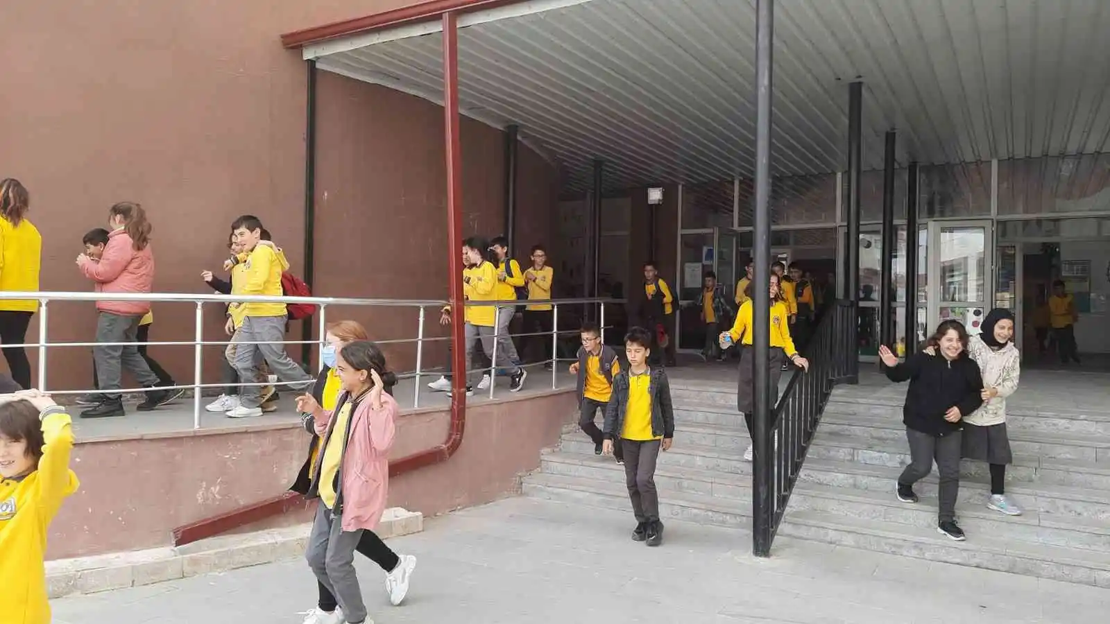 Bayburt’ta okullarımızda eş zamanlı tatbikatlar gerçekleştirildi