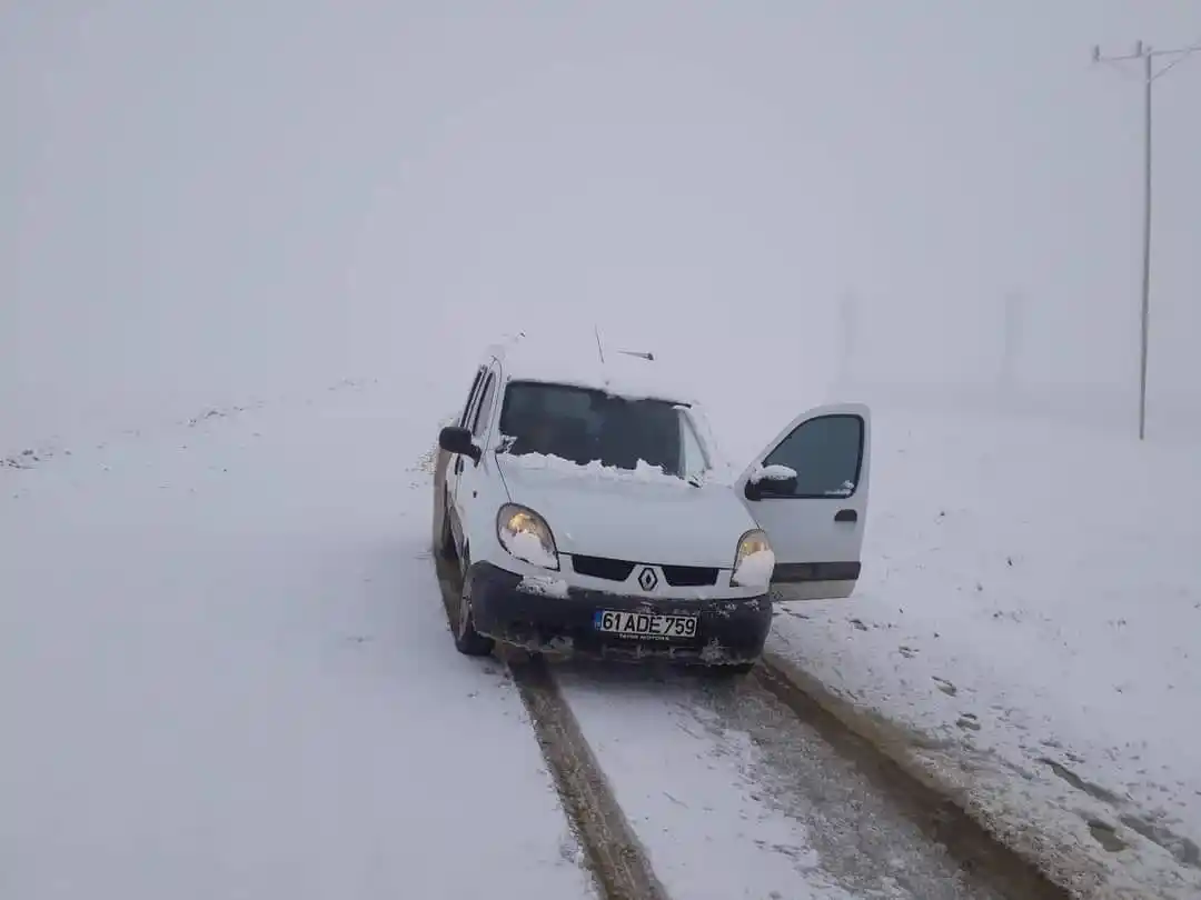 Bayburt ve Erzincan’ın yüksek kesimlerine kar yağdı