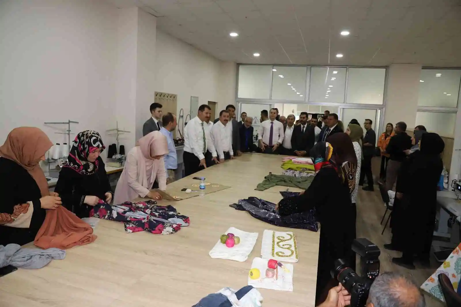Baydilli, Vali Ayhan’a Karaköprü’yü gezdirdi