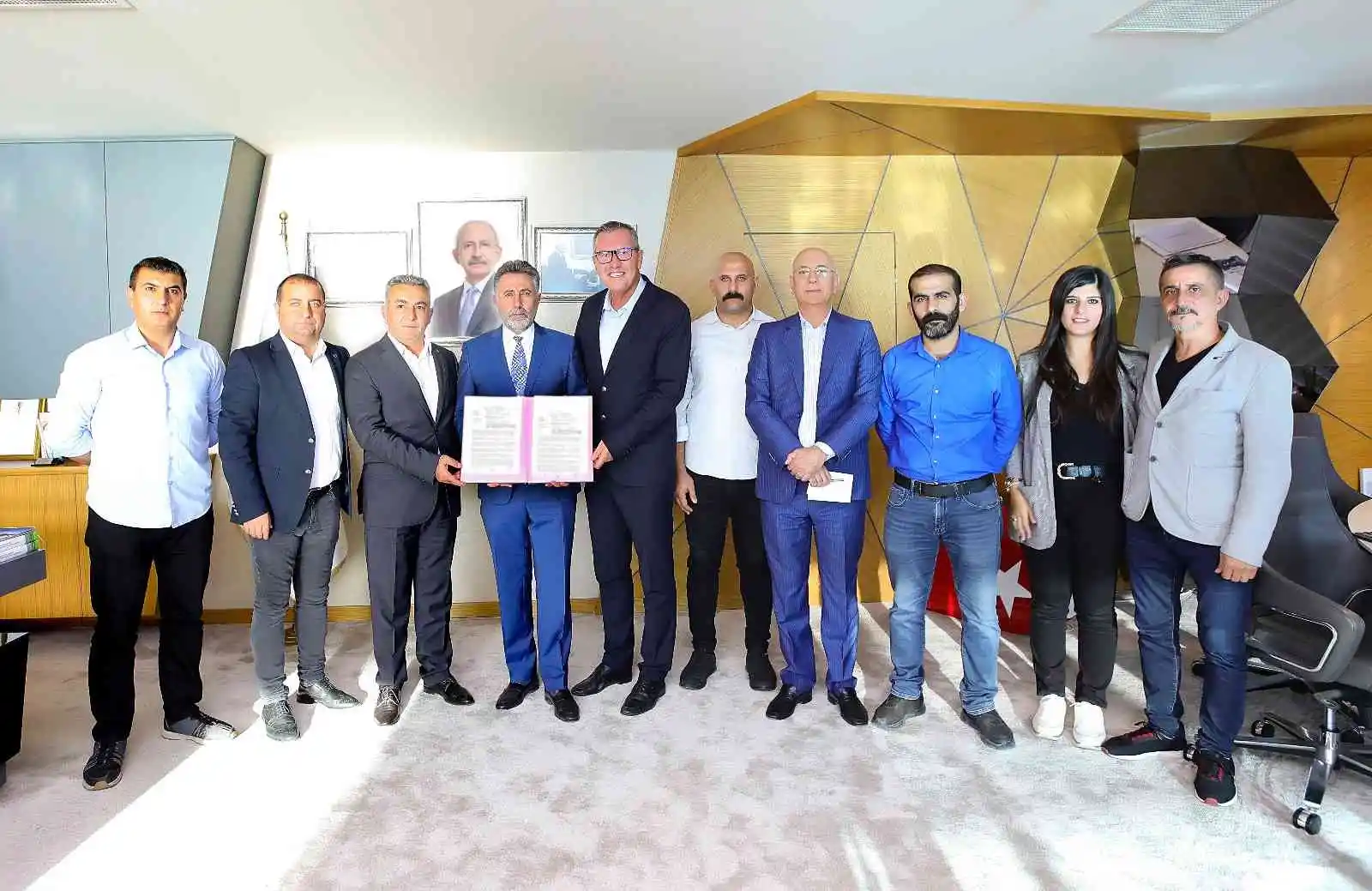 Bayraklı'da yüzleri güldüren toplu sözleşme