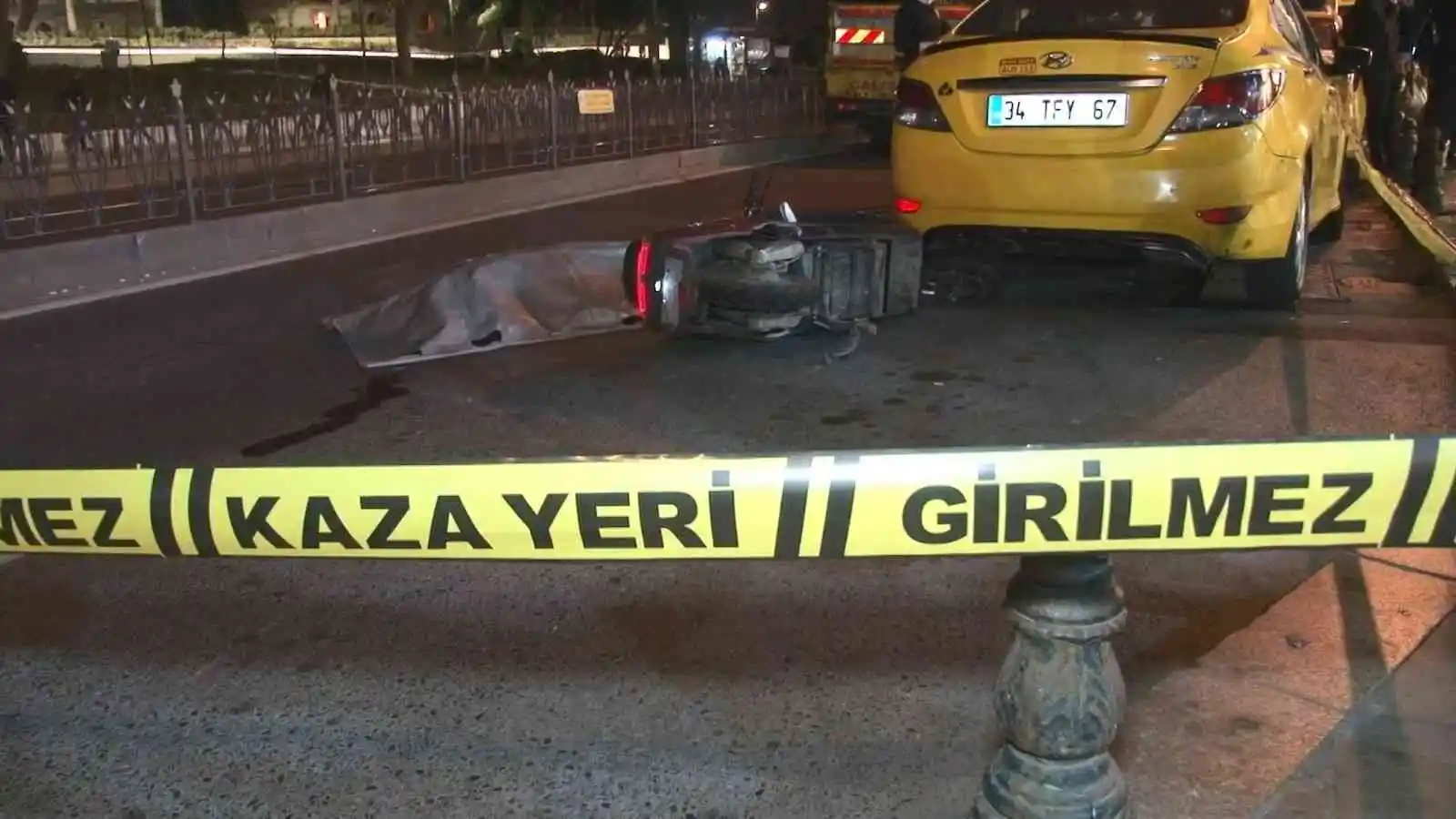 Beyazıt'ta yanından geçmeye çalıştığı vincin altında kaldı: 1 ölü